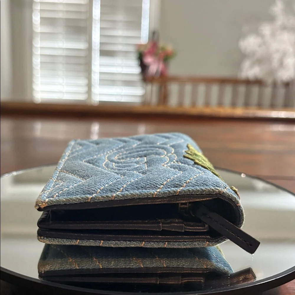GUCCI Denim GG Marmont Floral Embroidered Compact Wallet - Picture 7 of 12